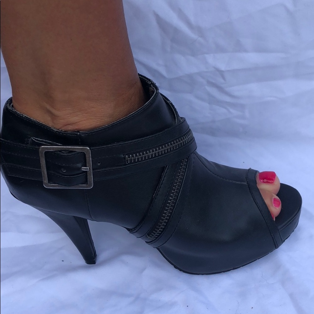 Shoes - Picture 3 of 3